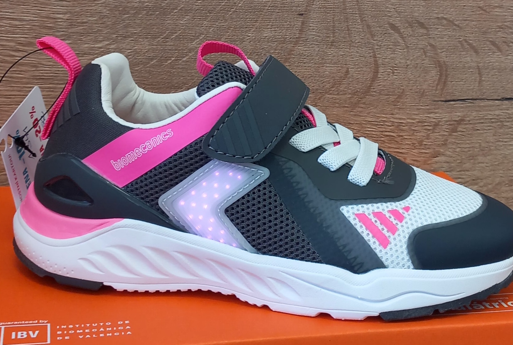 BIOMECANICS 251273-B399 NEGRO Y FUCSIA 